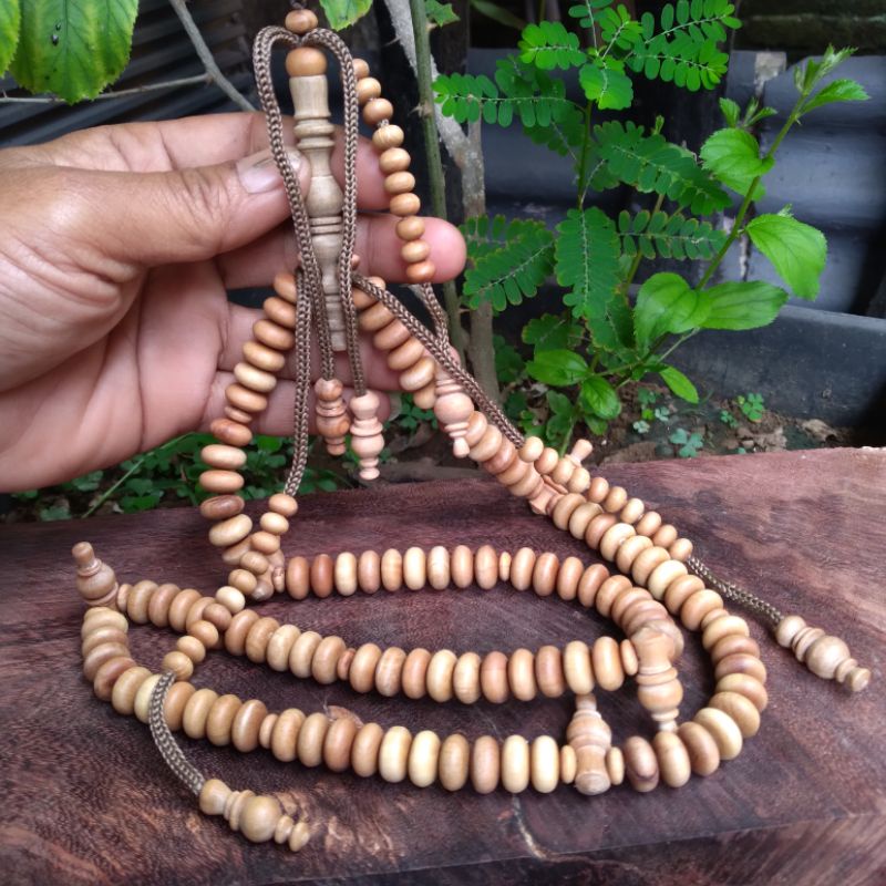 Terbaru tasbih kayu cendana wangi tijani 10mm 100butir