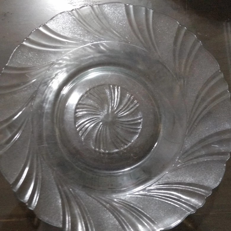 Piring Makan Kaca Bening