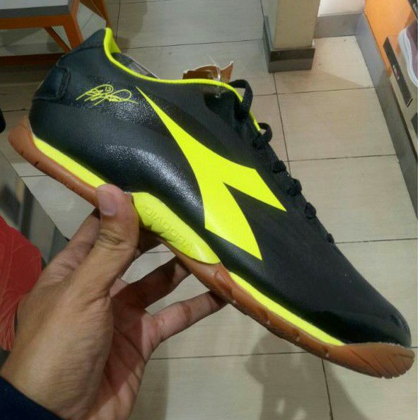 Diadora RB10 Mars Black Yellow Sepatu Futsal Original