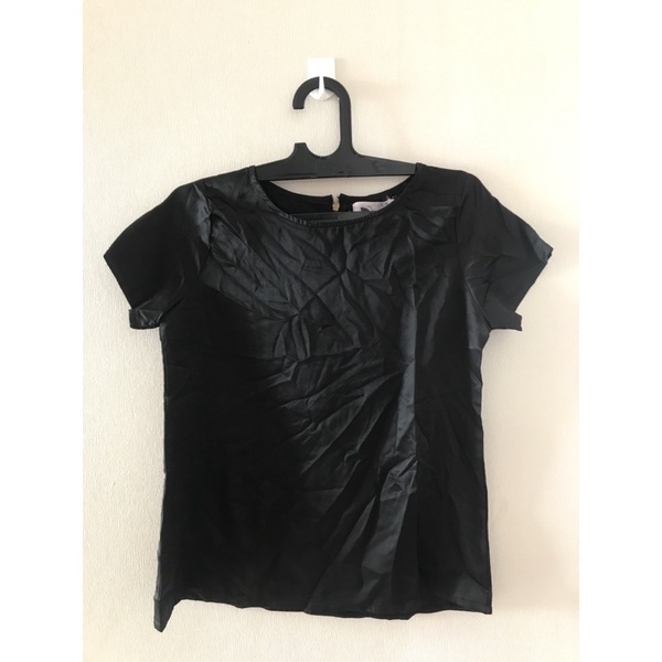 kaos blouse blus atasan wanita lengan tangan pendek satin polos hitam casual