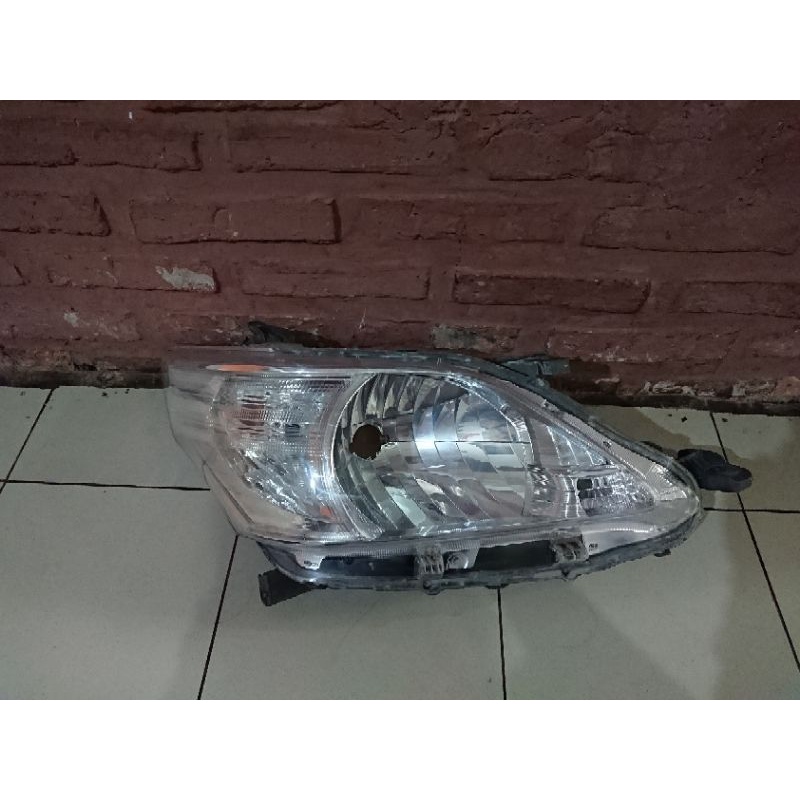 Headlamp Innova 2012-2015 kanan