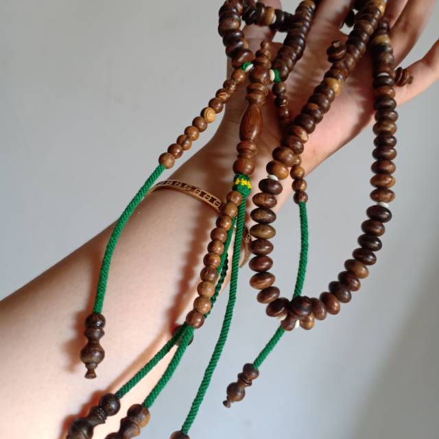 Tasbih tijani gaharu buaya pipih UK.12x7mm