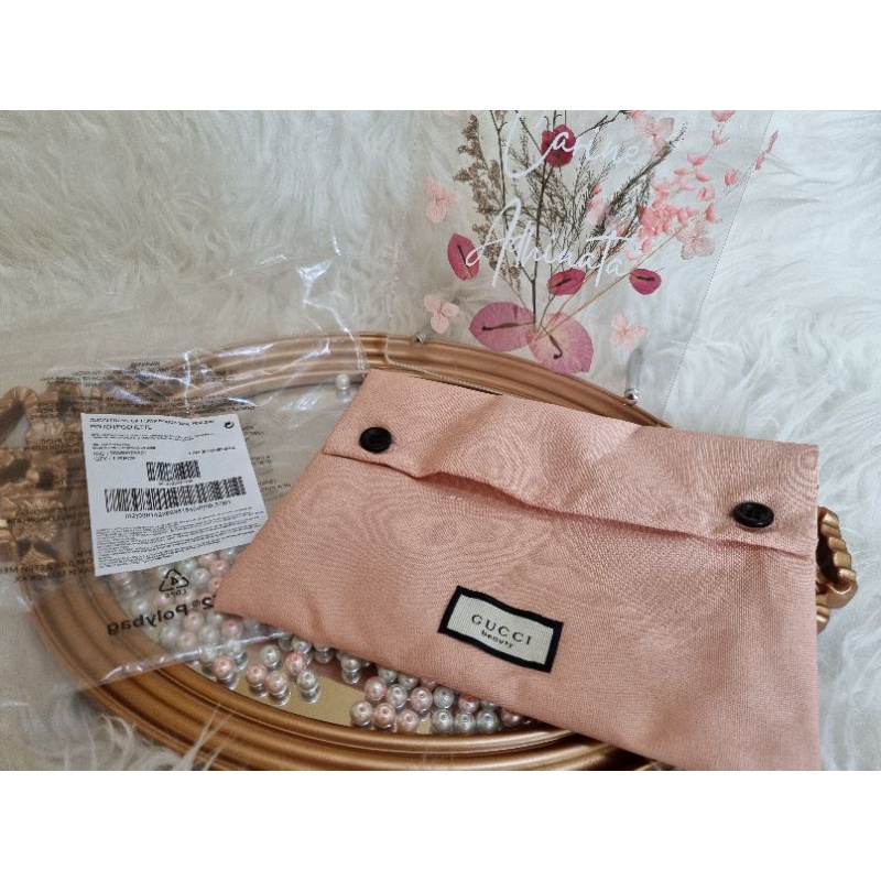 VIP GIFT GUCCI POUCH