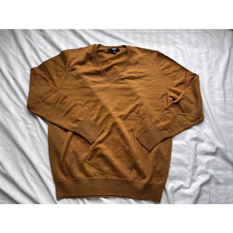 Preloved UNIQLO Extra Fine Merino V Neck Sweater Women Mustard