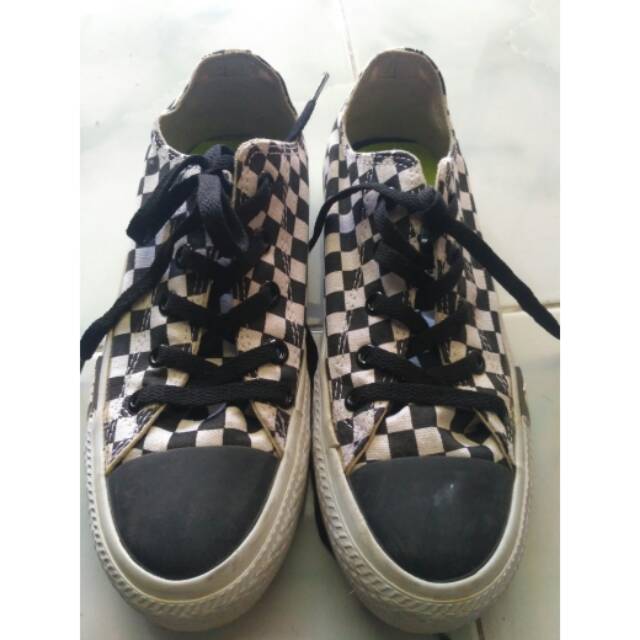 Sepatu converse Catur