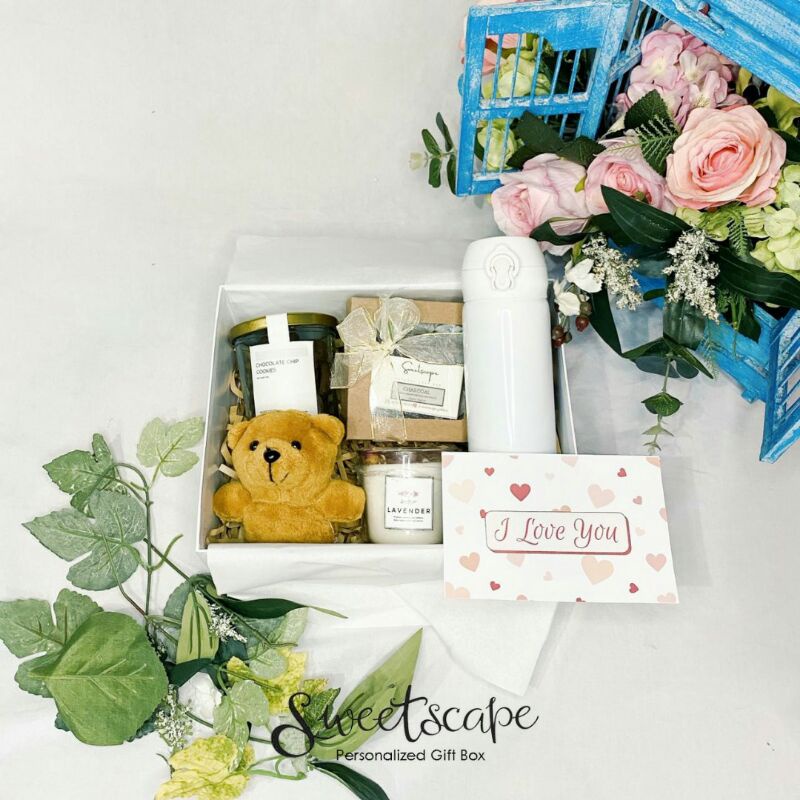 

Gift Box Package 185-Paket Hampers 185 - I Love You Giftbox
