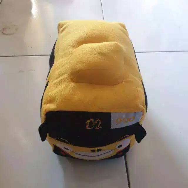 Sepasang boneka bus dan bola