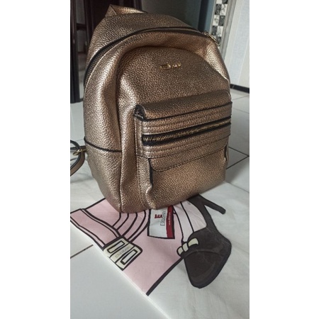 Elizabeth (Emsio) gold