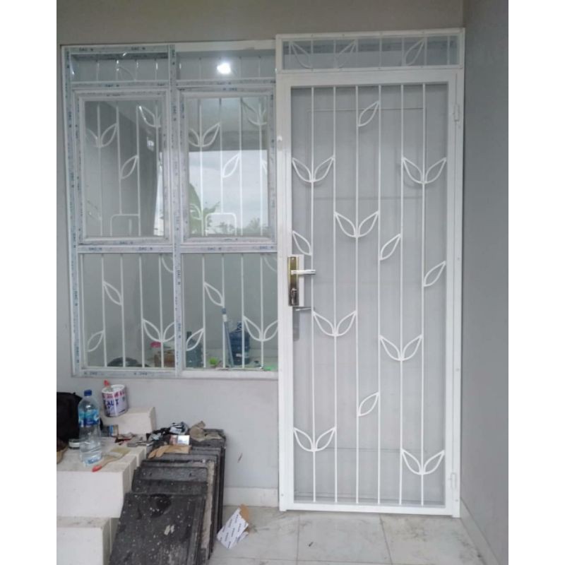 TRALIS-PINTU