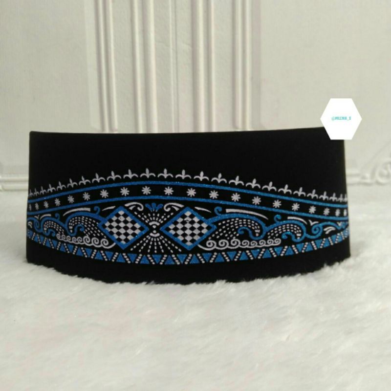 PECI SONGKOK NASIONAL HITAM MOTIF BATIK BIRU ELEGAN