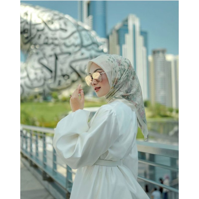 READY  BUTTONSCARVES THE DUBAI SERIES