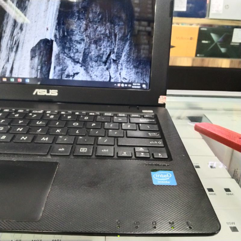 Notebook Laptop second SEKEN MURAH asus x200 cocok murah sekolah kantoran online PJJ sekolah on line ram 2 GB HDD 500GB 500 TERMURAH