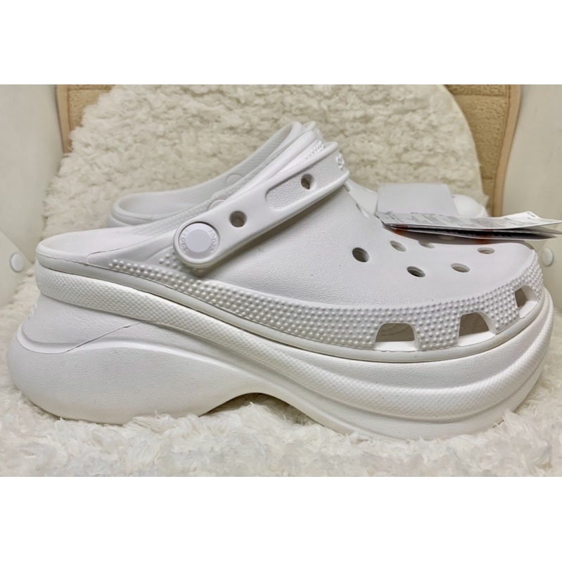 Crocs Classic Bae Clog / Sandal Wedges / Sandal Wanita / Sandal Karet Wanita / Sandal Pantai - White