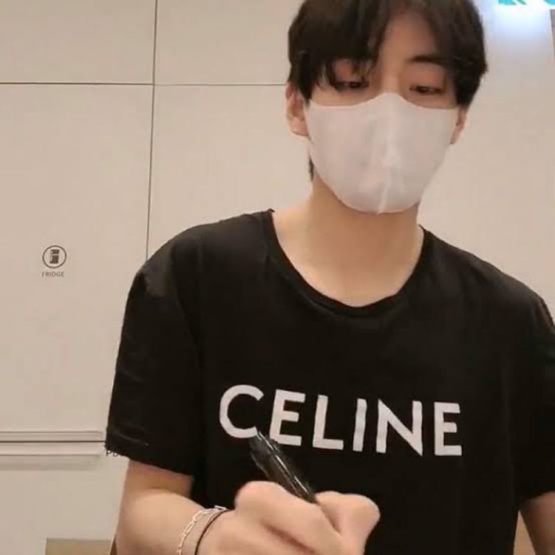 Kaos BTS Kim Taehyung CLNE