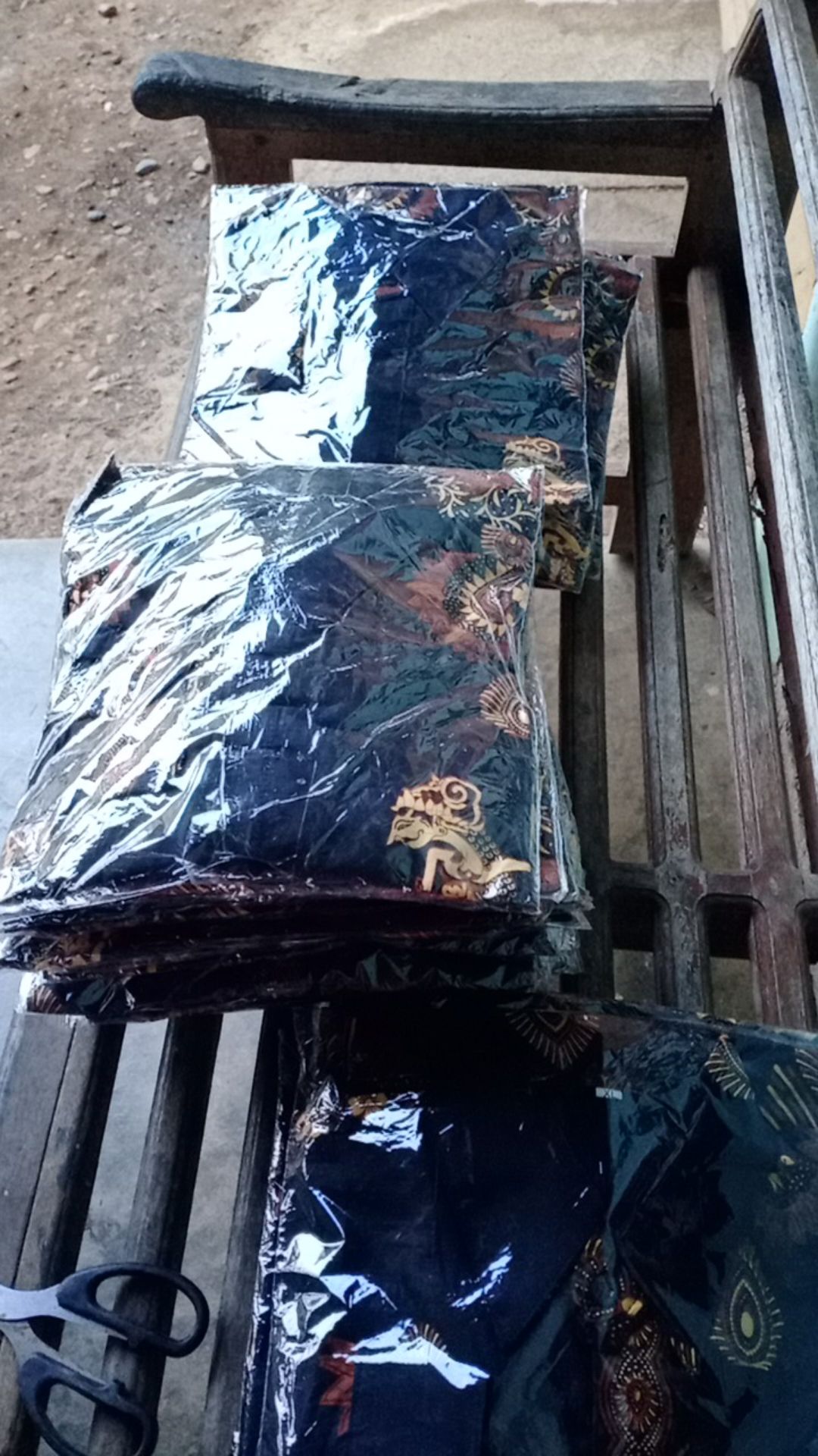 Kemeja Batik Lengan Panjang Motif Wayang Dua Jokowi