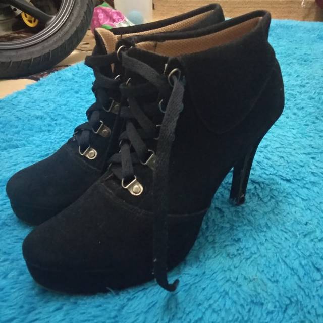 Preloved Ankle boots bludru