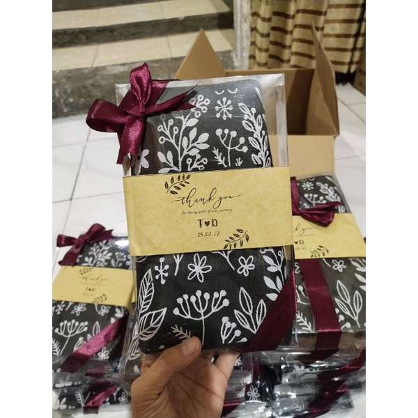 

kotak mika souvenir pouch 24x16x3 model dus kue