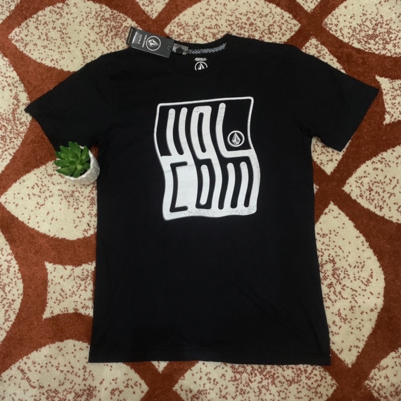 Kaos volcom black mirr sample good