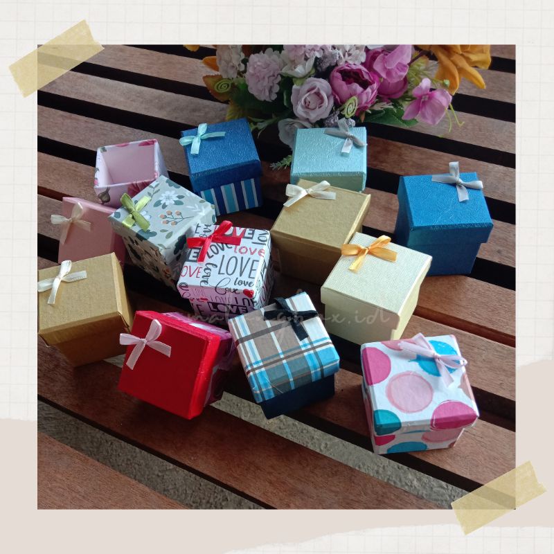 

KOTAK KADO GIFT BOX UK. 5×5×5