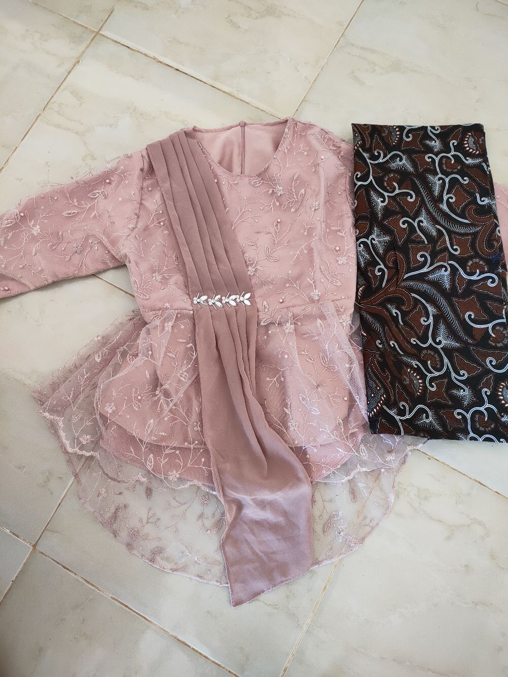 Maura Couple - Sania Ruffle Batik Couple Ori Ndoro Jowi Dnt Garansi Termurah Shopee - Couple Evalia