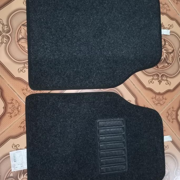 karpet mobil sedan bagian depan bahan bludru
