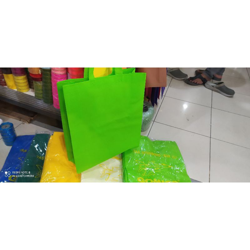 

Tas spunbond handel box spunbond isi 12 pcs terlaris dan termurah
