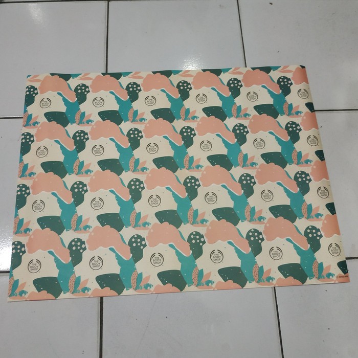 

The Body Shop WRAPPING PAPER Kertas Kado The Body Shop Abstrak Pastel