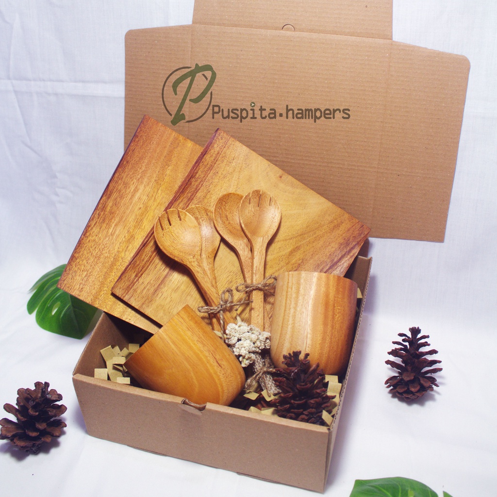 

Hampers Piring Ketupat - kotak - persegi | hampers wedding | hampers wisuda | Hampers