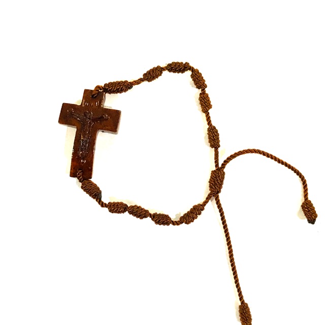 Rosario gelang tali simpul