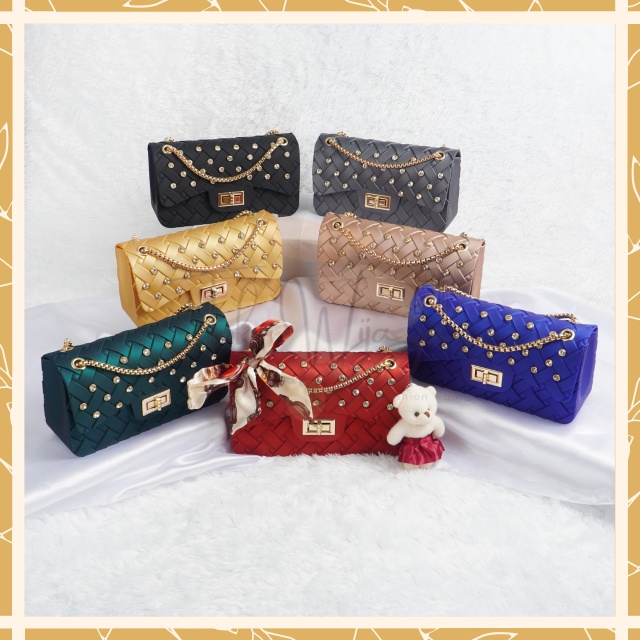 Tas Jelly Matte Anyam Diamond Uk 22 Cm (Gratis Boneka &amp; Syal)