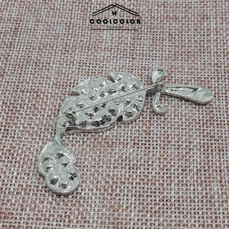 COD❤️Bros Daun Manis Mengkilap Penuh Berlian Bentuk Daun Bros Unisex Pin Pernak-pernik Semua Pertandingan Wanita  Fashion Aksesoris Murah