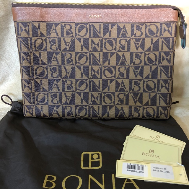 Preloved clutch bonia auth