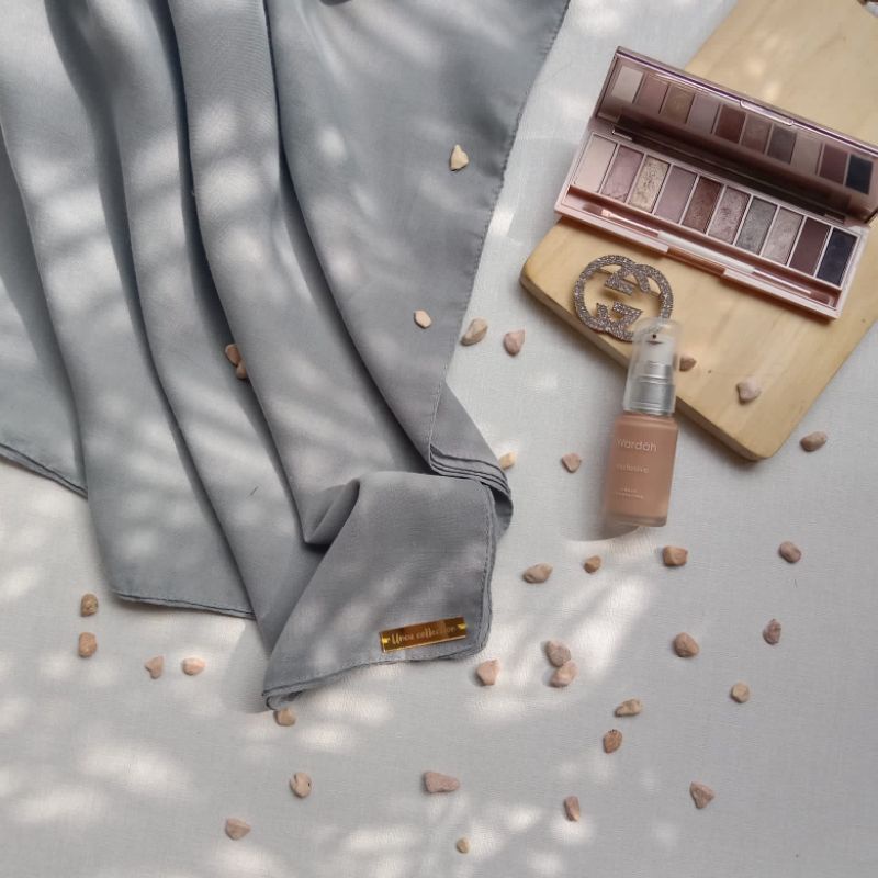 Hijab Segi Empat Paris Premium-Silver