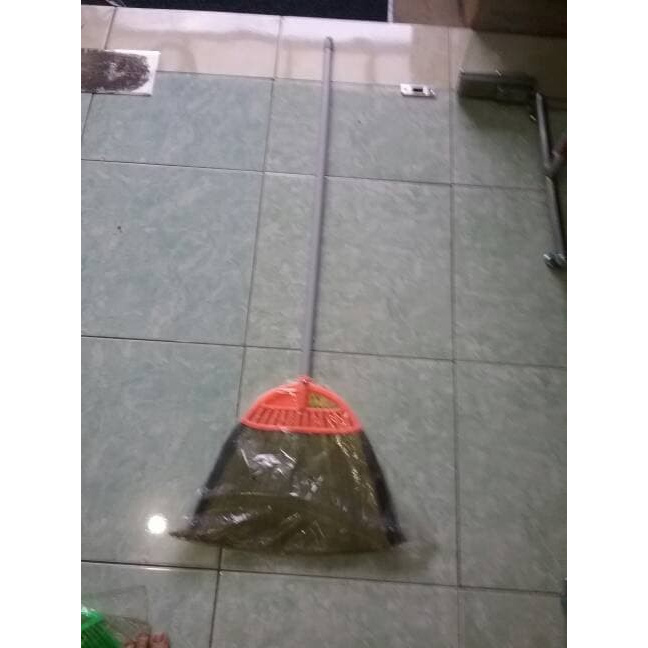 Sapu Rayung Merk 2 Macan Sedang/ Sapu Kipas Merk 2 Macan ukuran Sedang