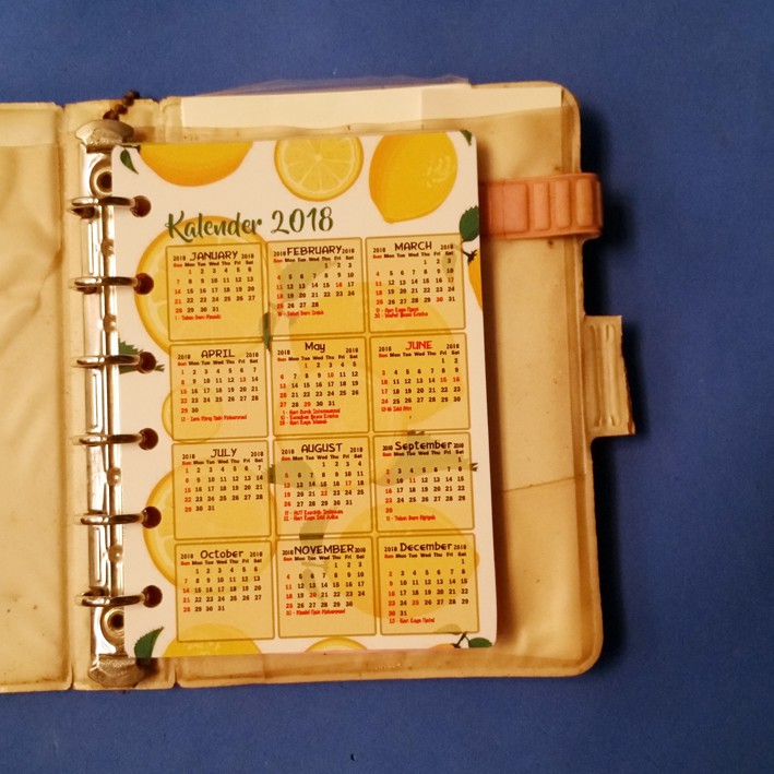 

Kalender 2025 Orange Fruits Binder 2 Ring, 6 Ring, 20 Ring, 26 Ring (Bisa request tahun) Murah