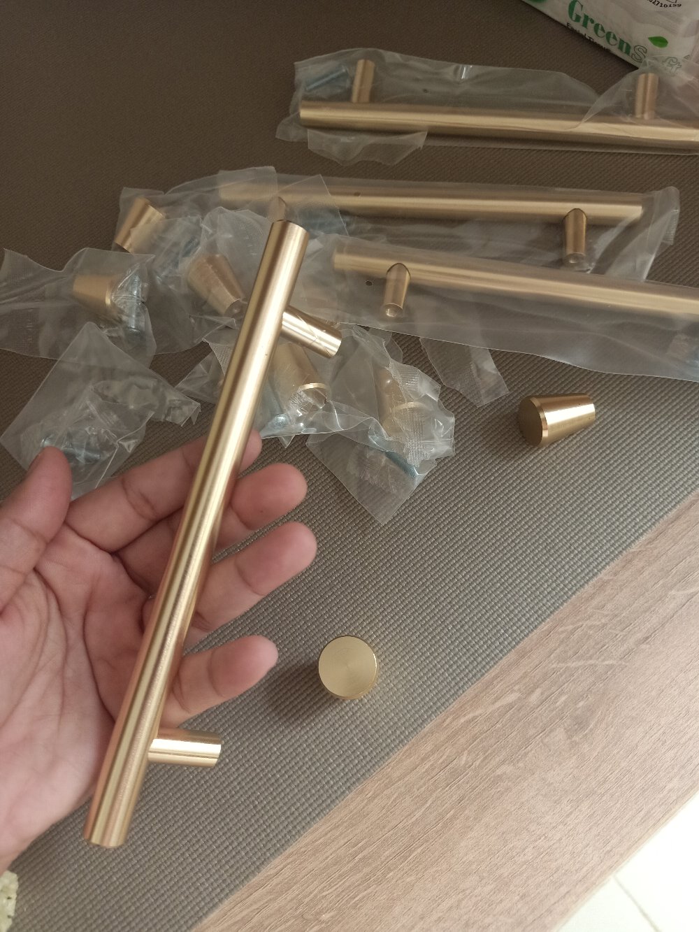 Gagang Pintu Lemari Bahan Aluminium Alloy Bentuk T T Warna Emas / Hitam