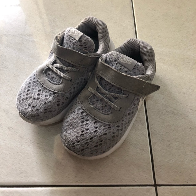 grey tanjun nike trainers