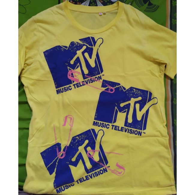 Preloved Kaos Uniqlo - UT MTV