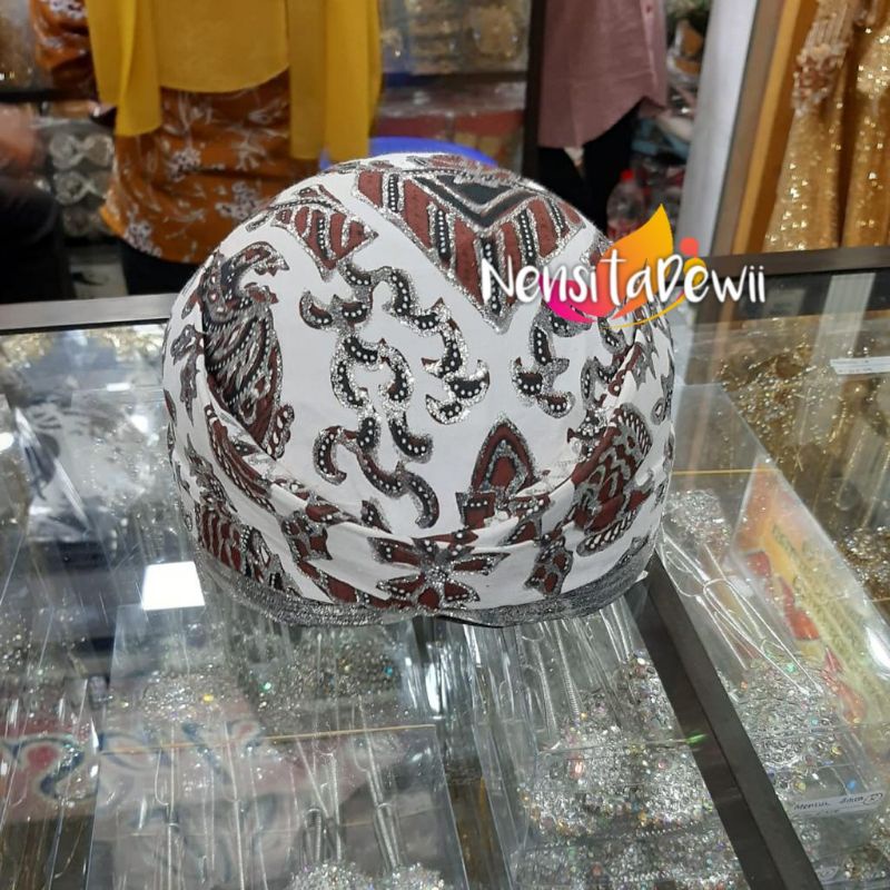 Blangkon Pengantin Solo / Motif Semen Putih