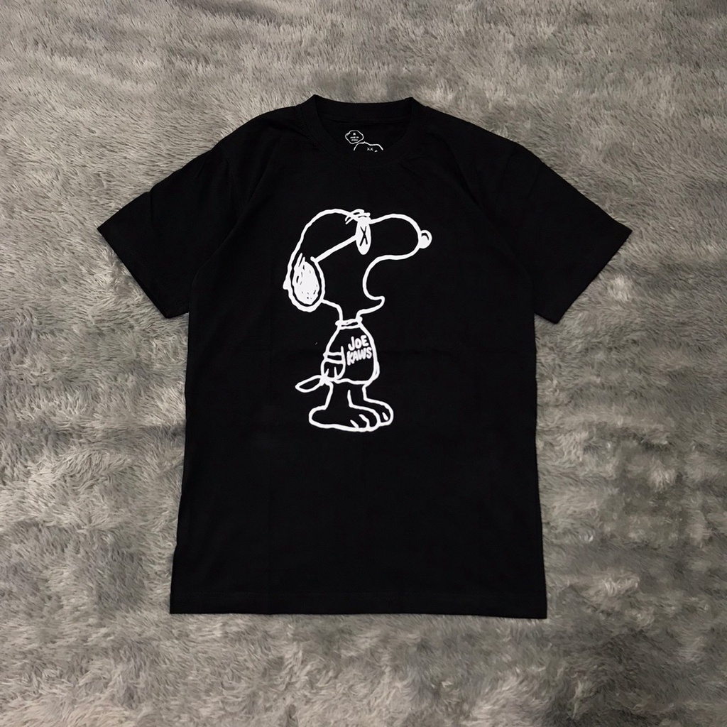 KAOS TSHIRT UNIQLO X PEANUTS SNOOPY DOG JOE KAWS STARE THE SUN BLACK UNISEX