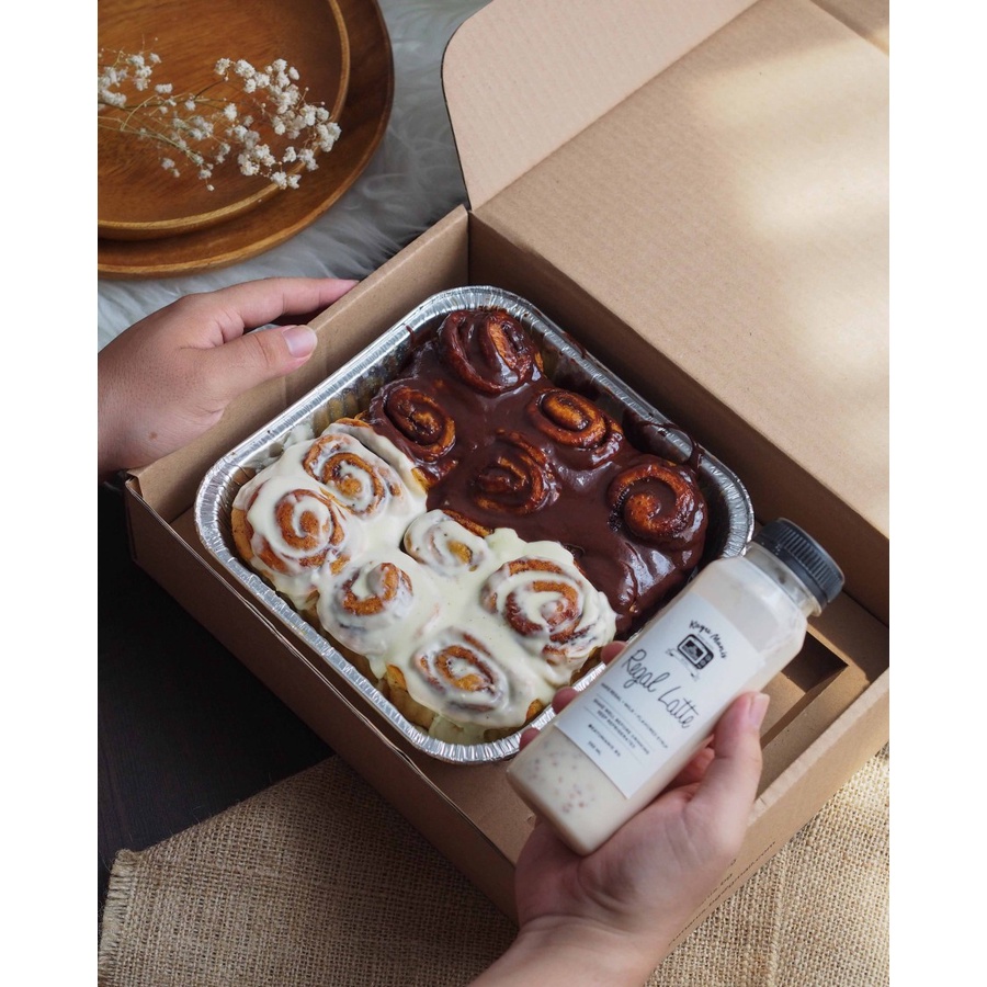 

Paket Hampers Mix Creamcheese/Nutella Cinnamon Rolls & Regal Latte