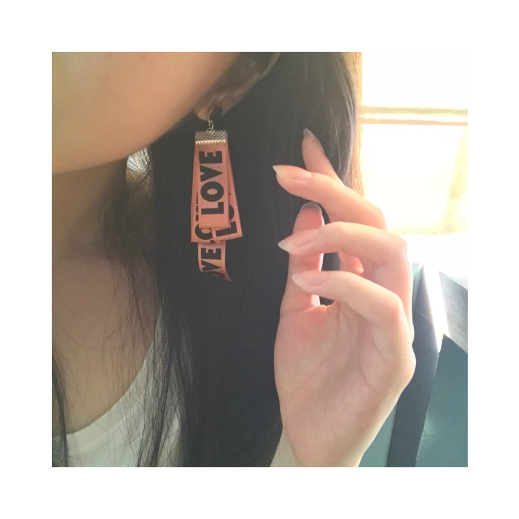 Anting Stud Pendant Panjang Gantung Ribbon Pita Triple Big Love Letter Hitam Putih Abu Pink
