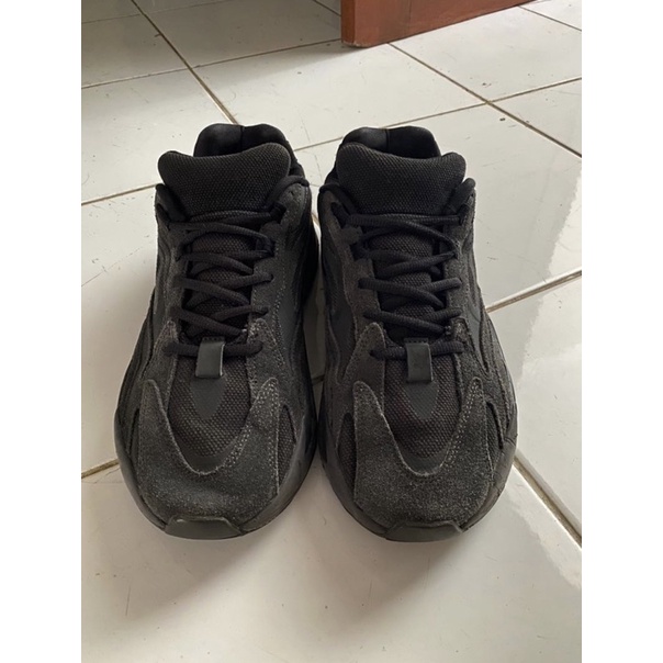 black 700 yeezys