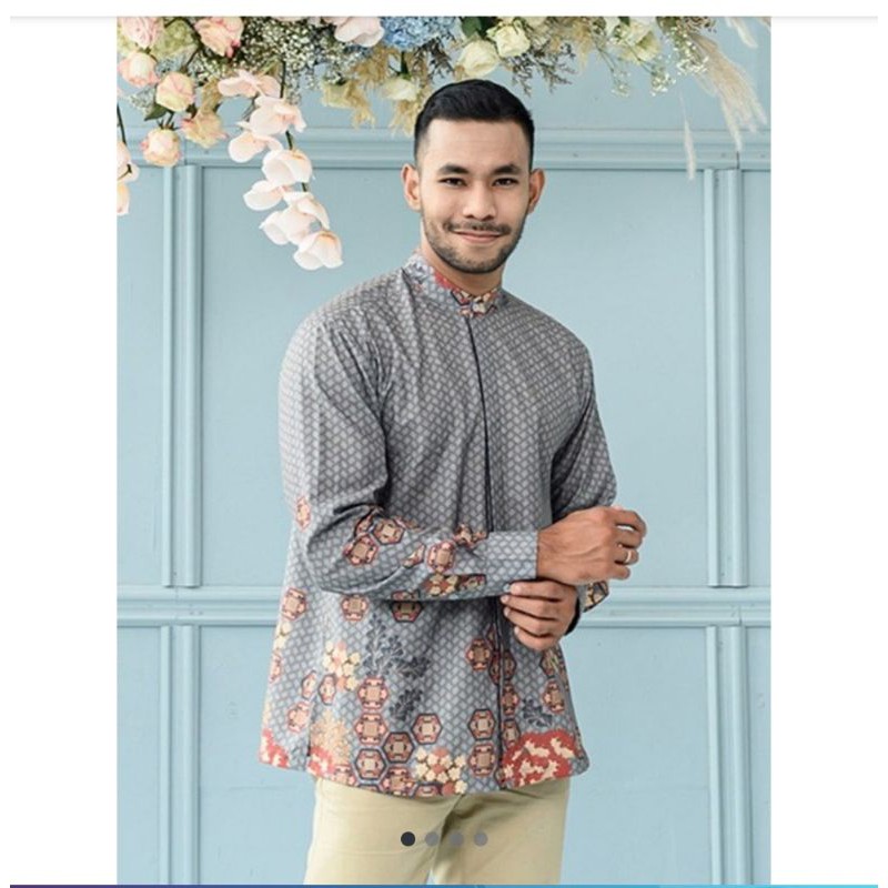 Laksamana Shirt wearing klamby