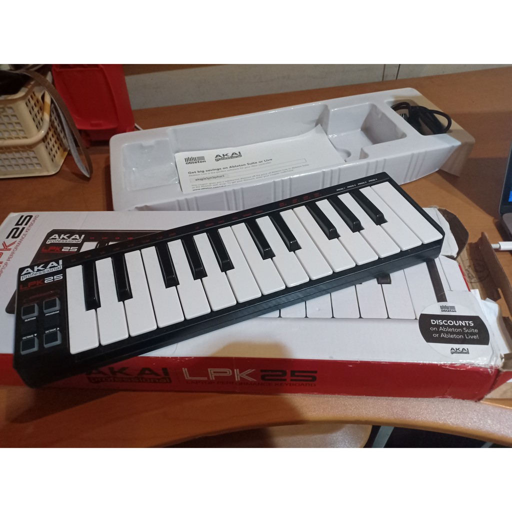 AKAI LPK25 Midi Controller Second Bekas