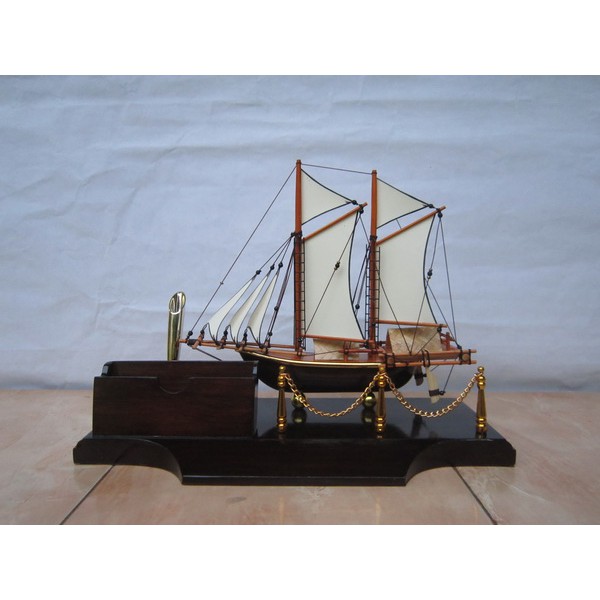 

Tempat Pulpen Meja | Pen Holder Miniatur Kapal Pinisi UNIK | Pajangan Kantor | Souvenir Exclusive