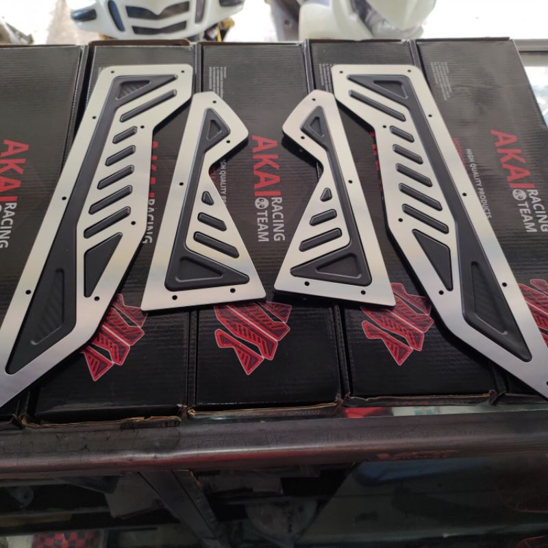 BORDES NMAX LAMA / PIJAKAN NMAX / ALAS KAKI NMAX / AKAI RACING KING DIAMOND89