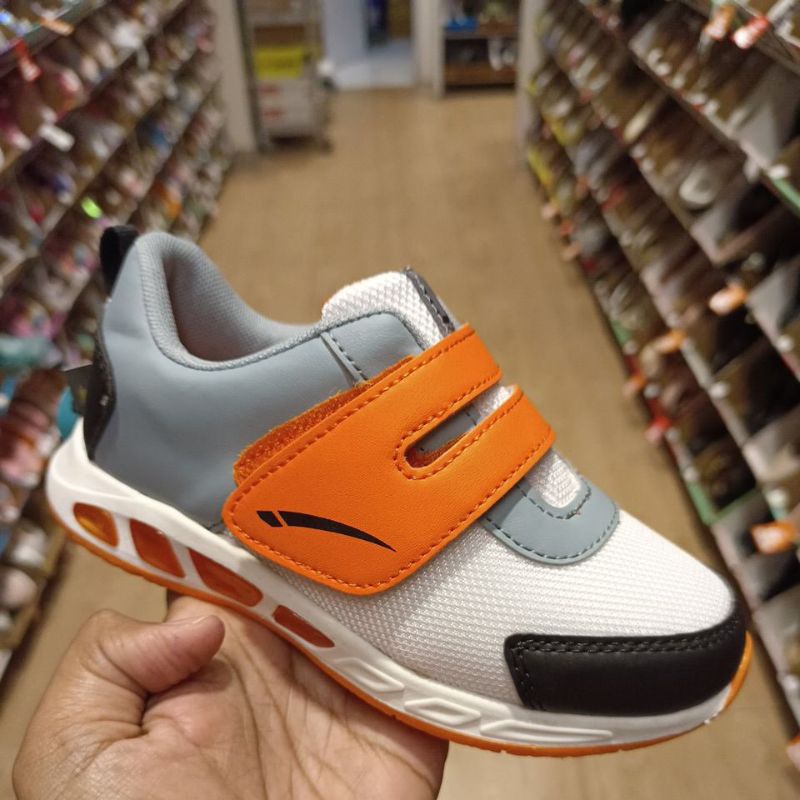 PAYLESS SEPATU ANAK LAKI-LAKI BY LA GEAR - LTD RUNNER  WHITE 193555