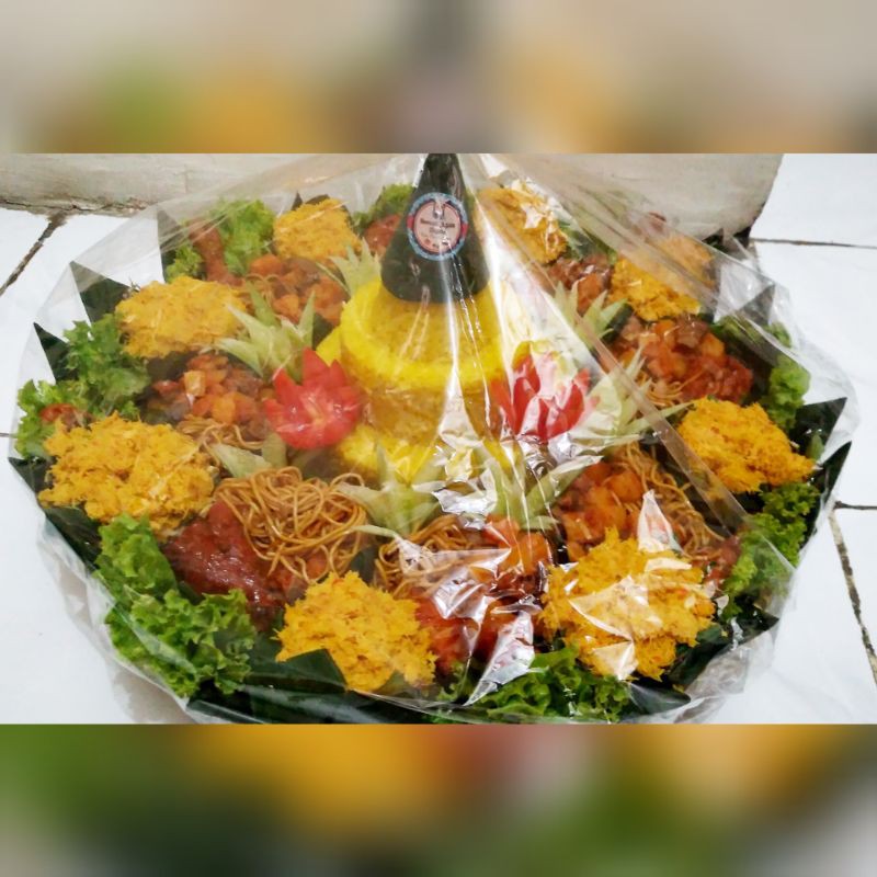 tumpeng nasi kuning