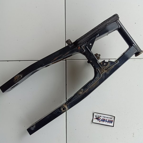 swing arem arm capitan udang roda belakang ori yamaha vixion new nvl 1pa bekas